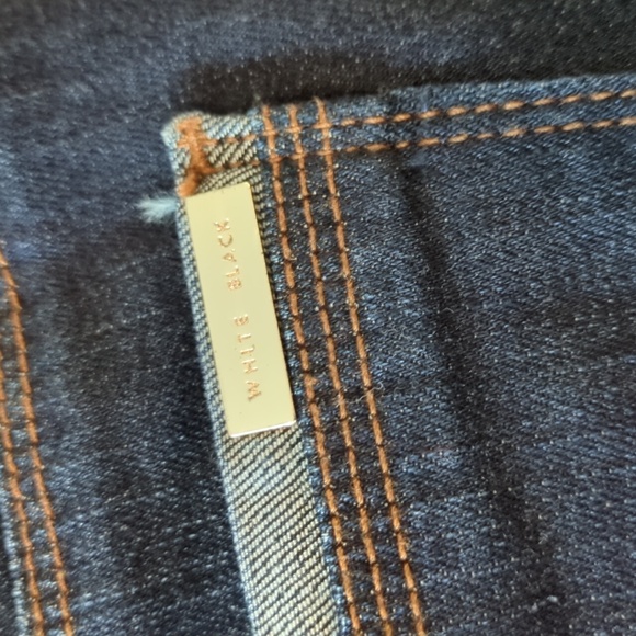 Dark wash Jean Shorts - Picture 3 of 6